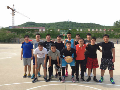法学院研究生会“送毕业生篮球赛”顺利举行